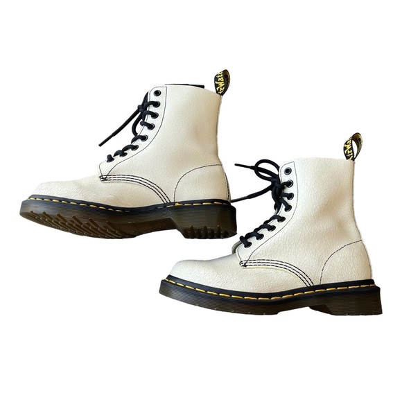 DR. MARTENS Pascal 8 Eyelet Cream Crackle Leather Combat Boots Docs Size US W 5 - Picture 2 of 13
